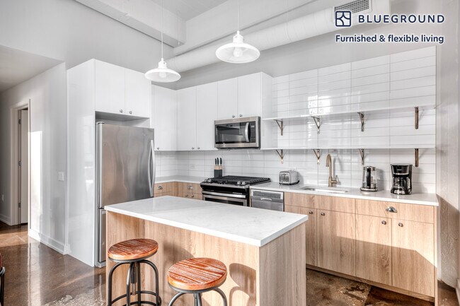 Foto del edificio - 676 North LaSalle Drive-SI FL6-ID900