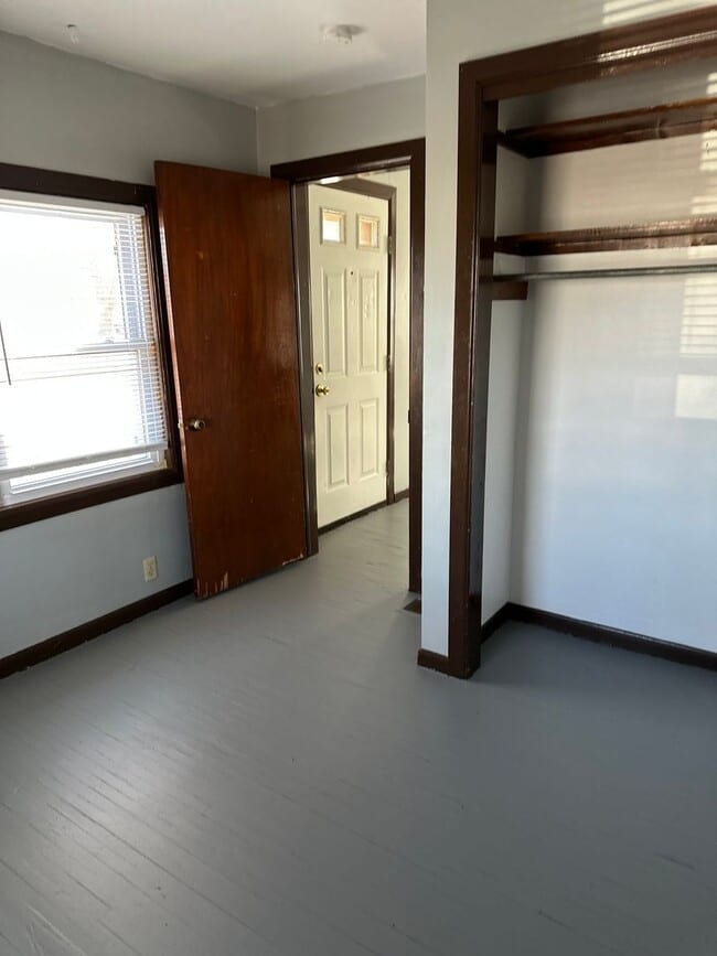 Building Photo - 916 Evergreen Ave