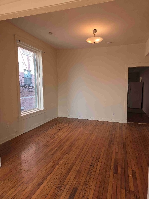 Building Photo - 1143 N California Ave