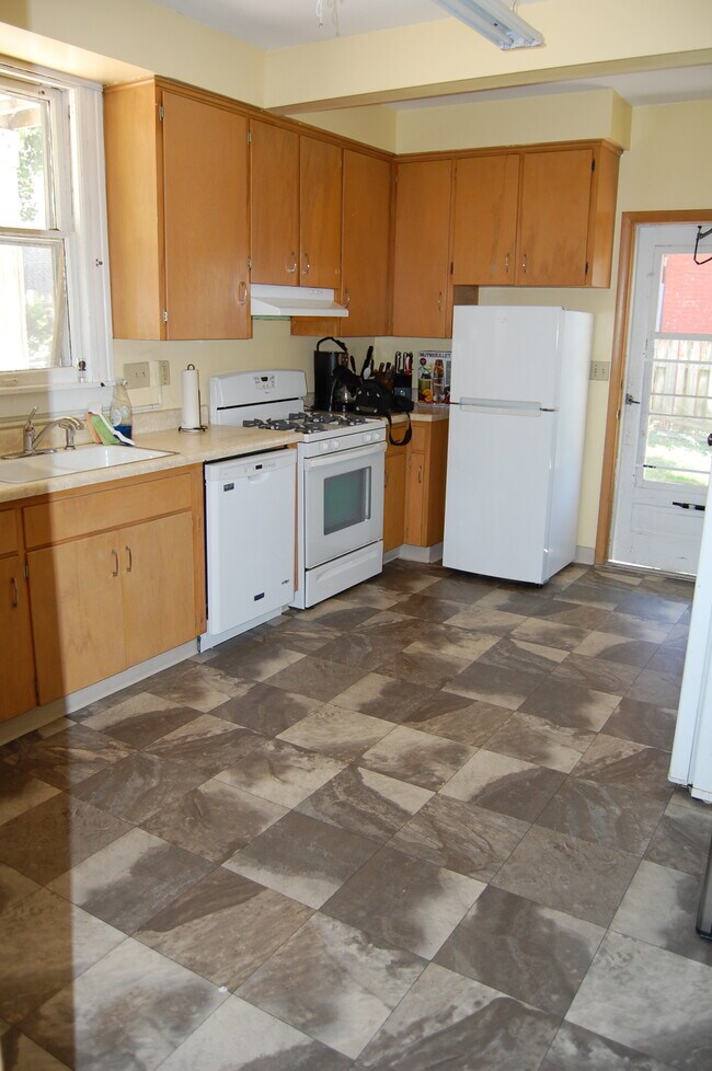 Kitchen - 220 S Johnson St