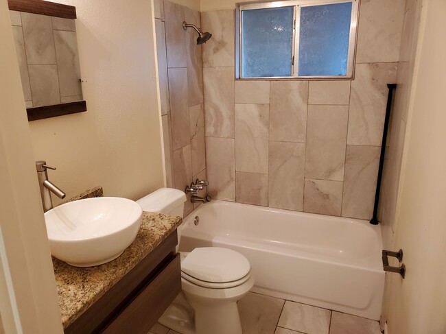 Building Photo - 2403 Ventura Dr