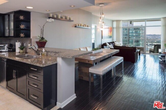 Foto del edificio - 13700 Marina Pointe Dr