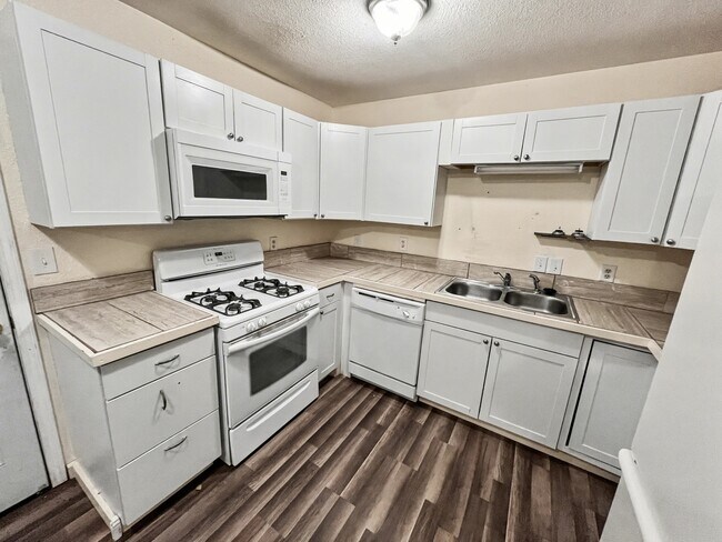 Foto del edificio - 9324 Kavik St