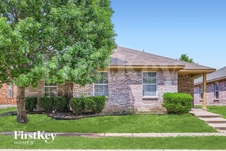 Building Photo - 1925 Cross Oaks Dr