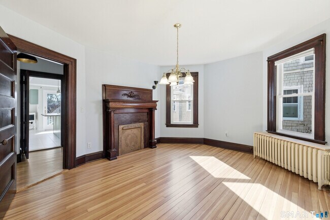 Building Photo - 198 Oxford St