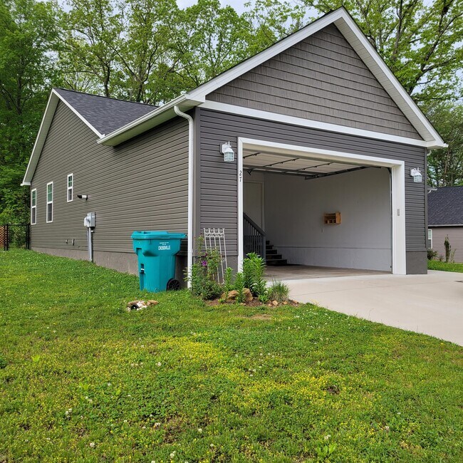 Foto del edificio - 27 Patrick Dr