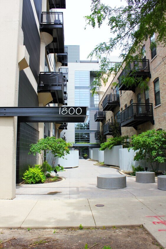 Foto principal - 1800 W Grace St