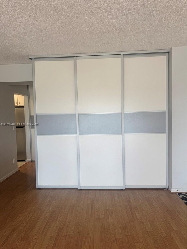 Foto del edificio - 9700 E Bay Harbor Dr