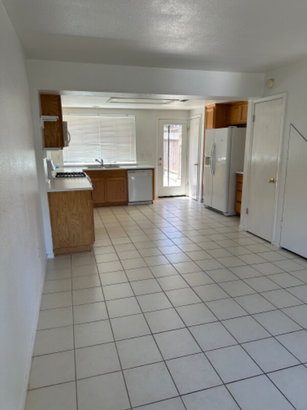 Foto del edificio - 521 Daniels Ave