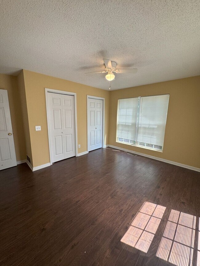 Building Photo - 189 Marlin St