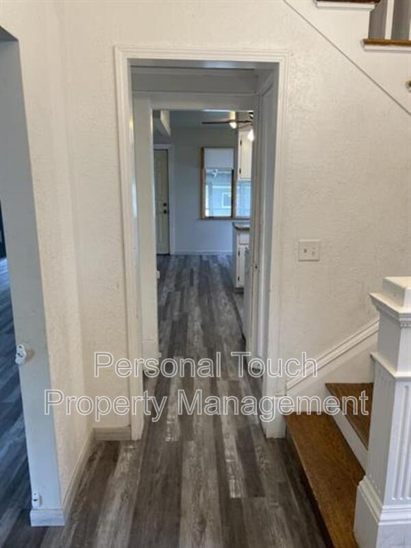 Building Photo - 1026 N University Dr
