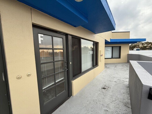 Foto del edificio - 1090 University Ave