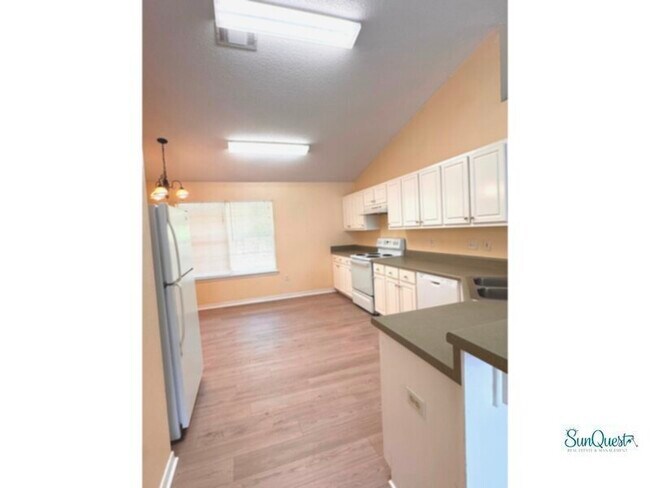 Foto del edificio - Spacious all brick home in Gulf Breeze.