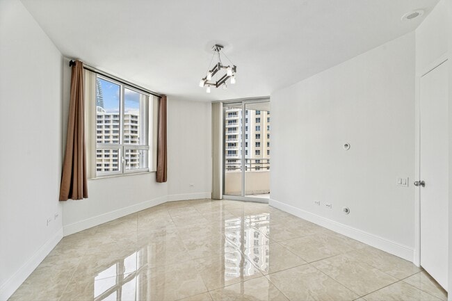 Building Photo - 808 Brickell Key Dr