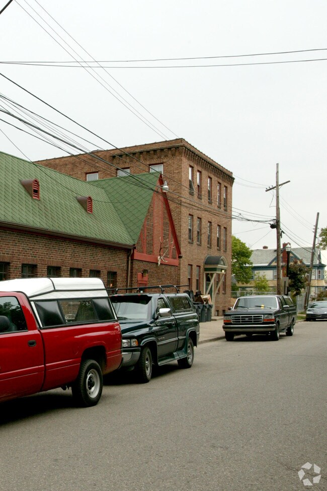 Building Photo - 738 Academy St