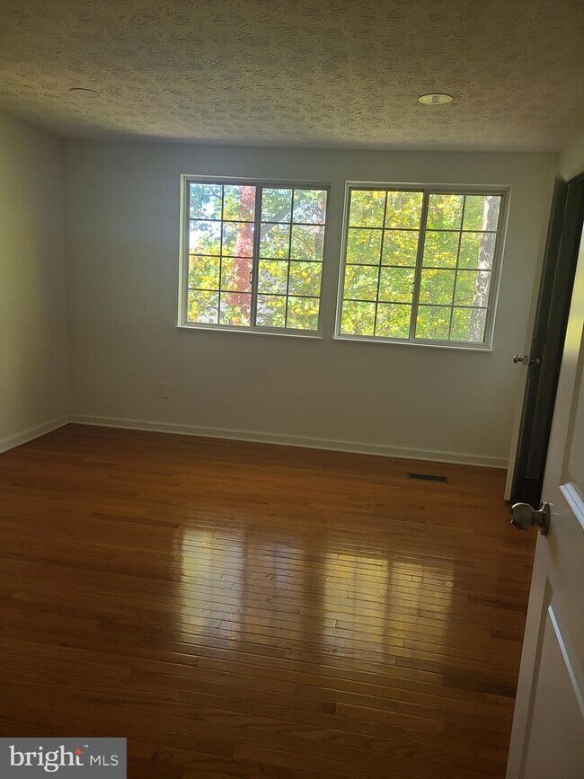 Building Photo - 1650 Sierra Woods Dr