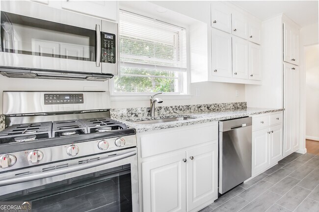 Building Photo - 1655 Ridgewood Dr NE