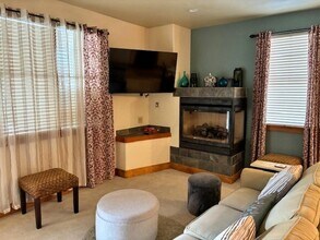 Building Photo - 12 Union Creek Trl