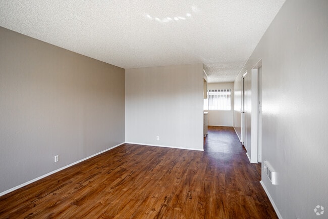1 habitación, 1 baño, 715 pies cuadrados, sala de estar - 110 Peppertree Apartments
