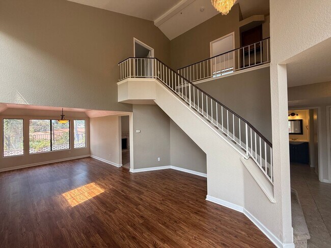 Foto del edificio - Beautiful 4B/2.5BA House in Vista w/ Attac...