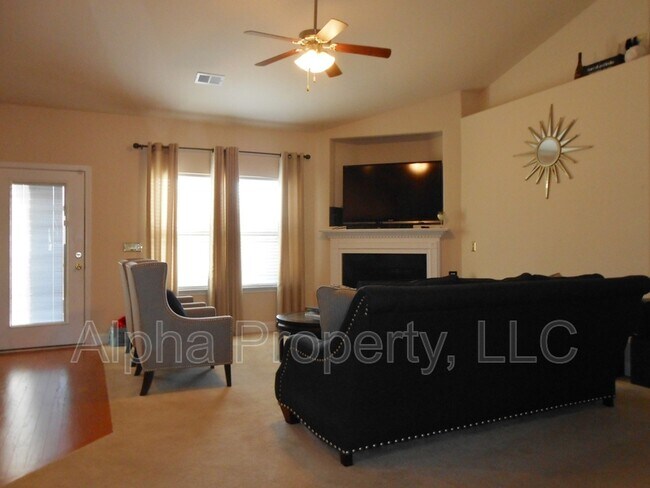 Foto del edificio - 202 Reedy Springs Ln
