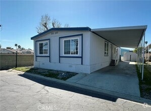Building Photo - 1150 N Kirby St