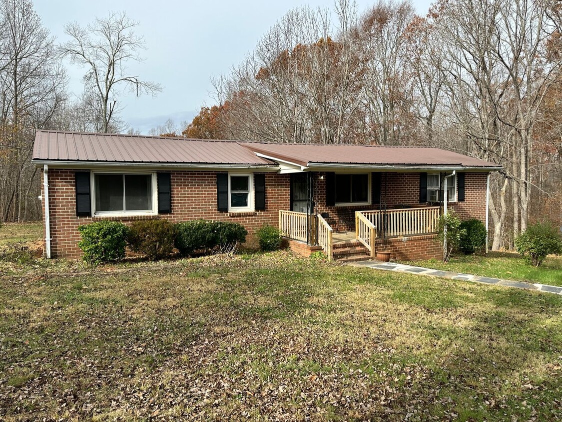 Primary Photo - 5-Bedroom Home in Meherrin in Private Sett...