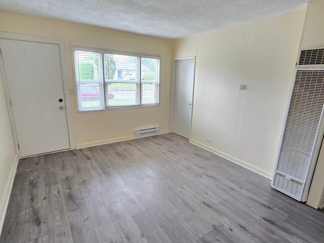 Building Photo - 2 Bedroom Duplex