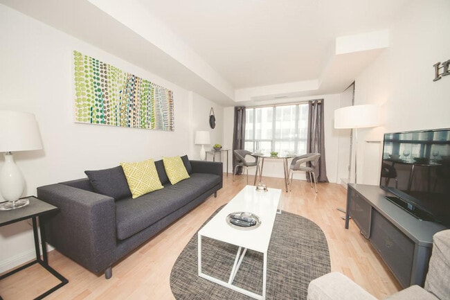 Building Photo - 192 Adelaide St W