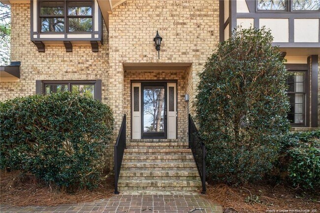 Foto del edificio - 6821 Thames Dr