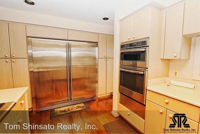 Building Photo - 4 br, 3.5 bath House - 941 Prospect Street #1