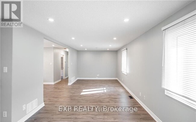 Building Photo - 19 Loon Ave