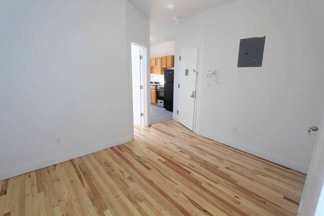 Building Photo - 91 Elm St