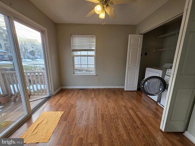 Foto del edificio - 347 Glenn Rose Cir