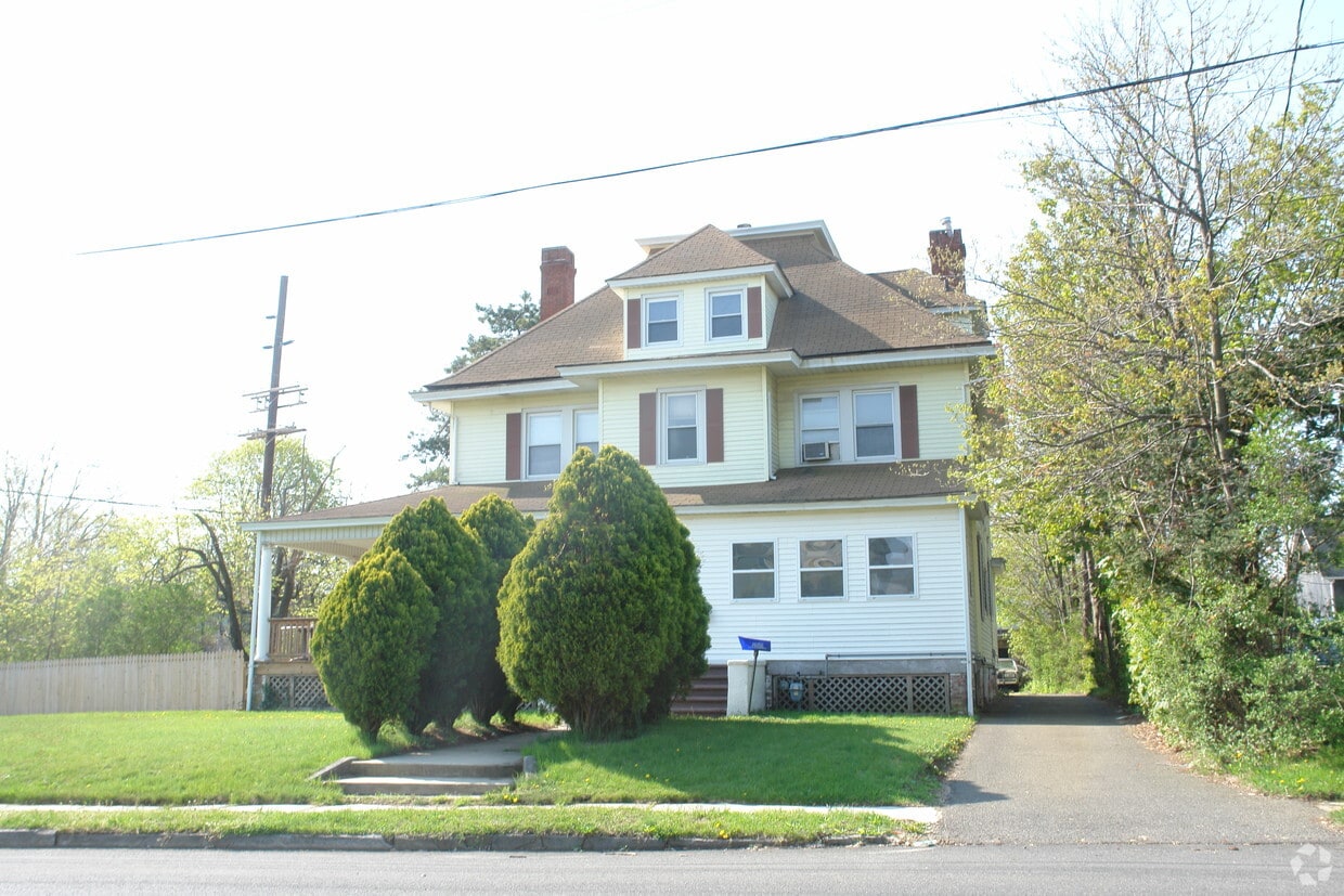 Building Photo - 104 Franklin Ave
