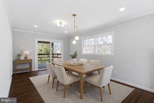 Building Photo - 9116 Hamilton Dr