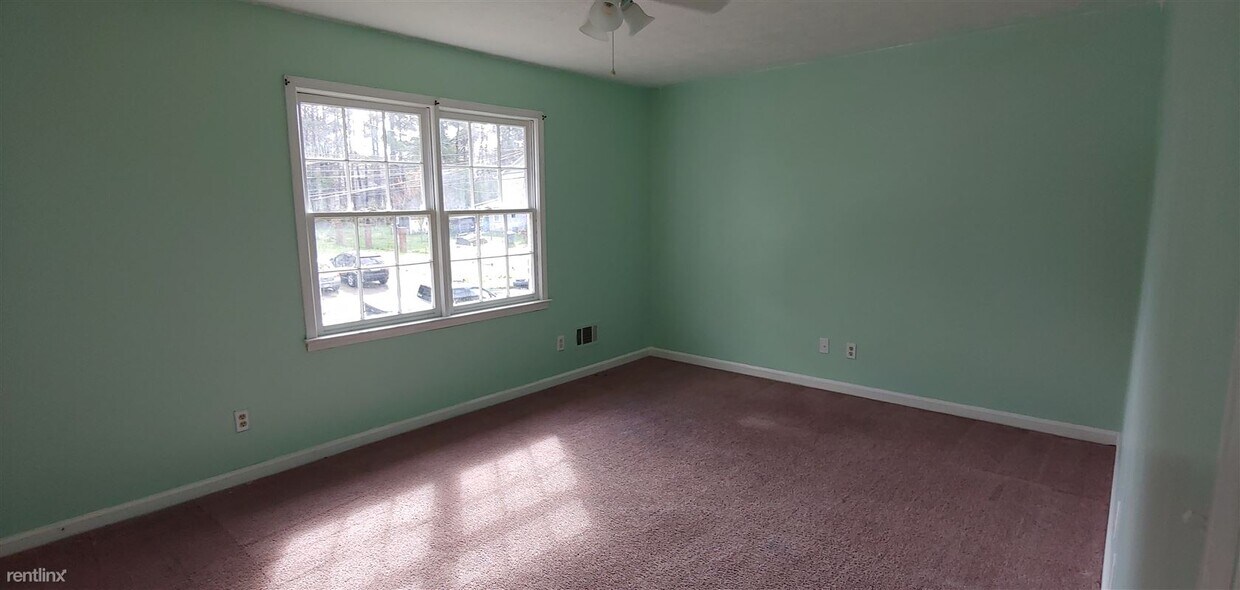 Building Photo - 2 br, 2.5 bath Townhome - 1000 Jeanette Ln...