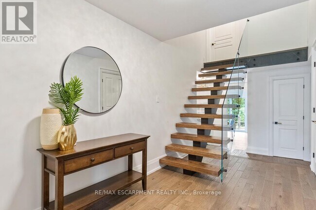 Building Photo - 1294 Gatehouse Dr