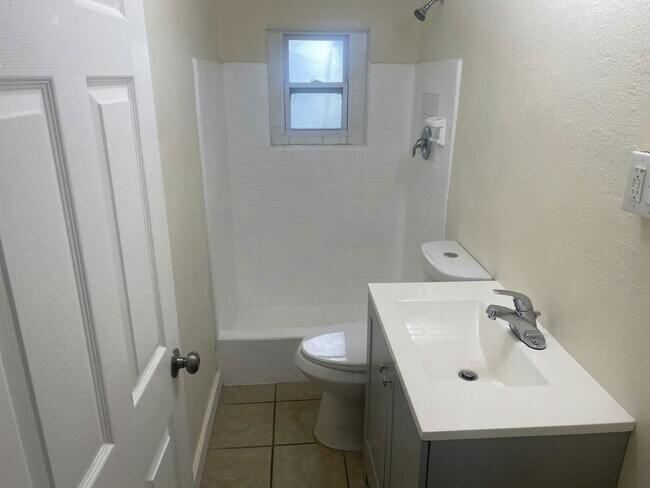 Foto del edificio - 4 E Main St