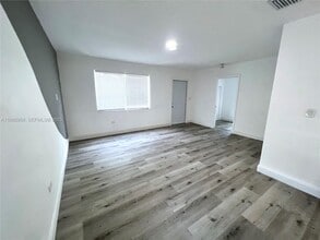 Building Photo - 140 NW 124th St