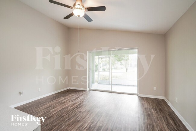 Foto del edificio - 1528 Graduate Ct