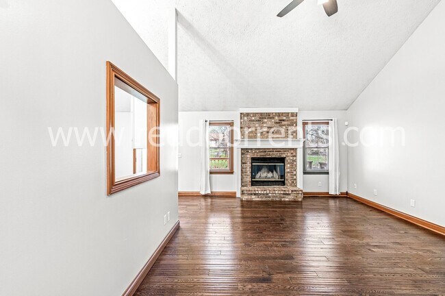 Foto del edificio - 3402 Boxwood Dr