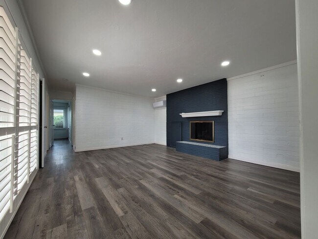 Building Photo - 13564 4th St