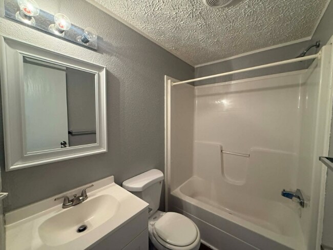 Foto del edificio - 1236 N Oaklane Rd