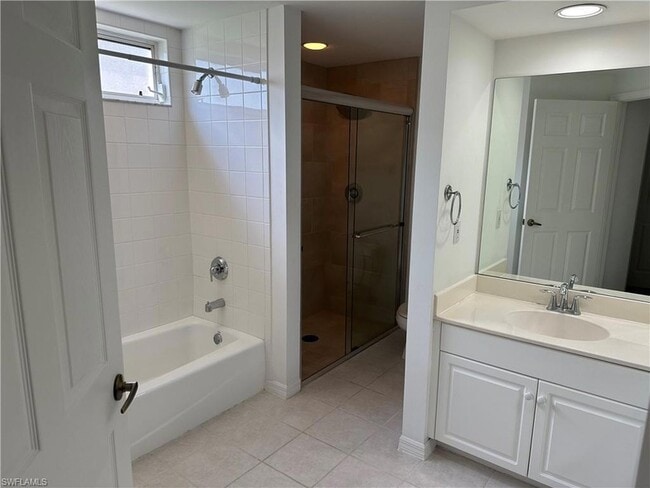 Foto del edificio - 285 Waterside Cir