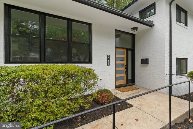 Foto del edificio - 6311 Tulsa Ln
