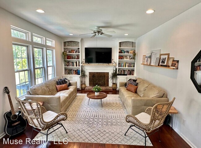 Foto del edificio - 4 br, 2.5 bath House - 103 Bubbling Creek ...