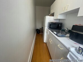 Building Photo - 1539 Beacon St