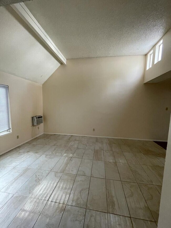 Building Photo - 1028 Baywood Dr