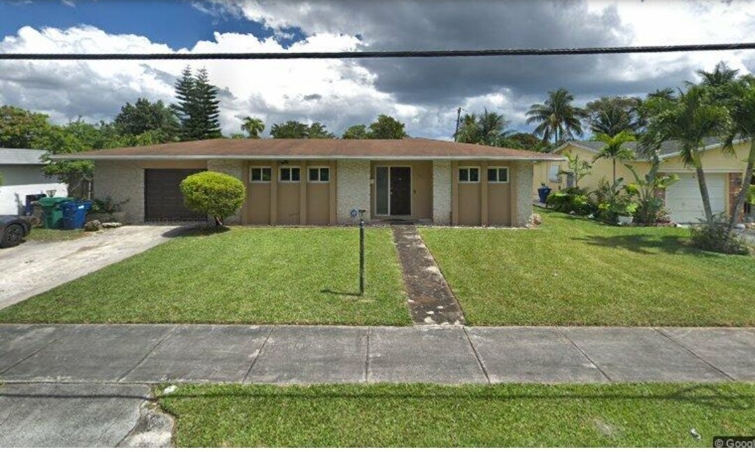 Foto principal - 14605 NE 3rd Ct